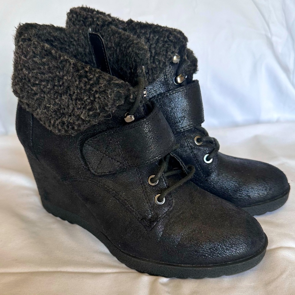Simply Vera Black Wedge Booties, Women’s 7.5M